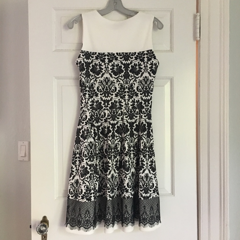French sleeveless black and white lace dress - Picture 6 of 6